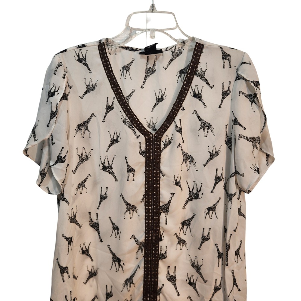 Nue Options Womens Blouse Size L  Giraffe Safari‎ Print Short Scallop Sleeve